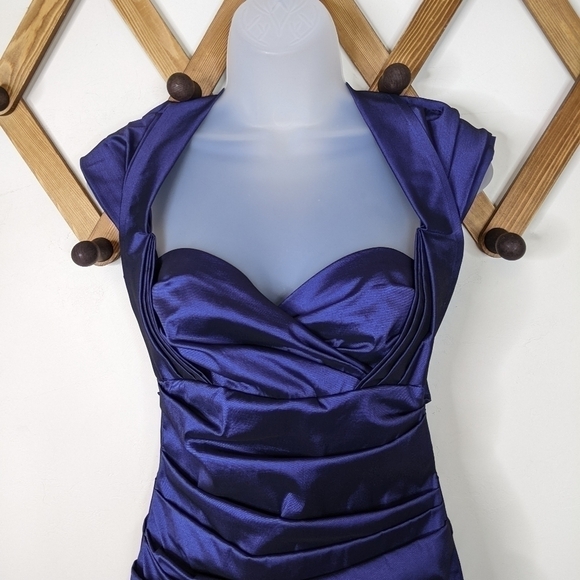 Talbot Runhof Cap Sleeve Ruched Sweetheart Formal Cocktail Dress - Picture 4 of 9